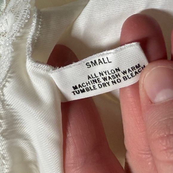 vintage 60s/70s shadowline white nylon floral embroidered nightgown – size small - Picture 9 of 10